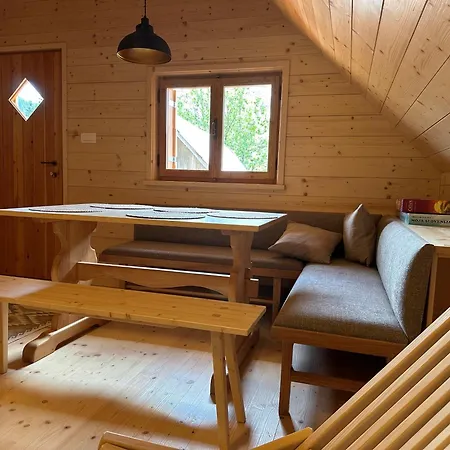Praprotnica Pokljuka 木屋 *