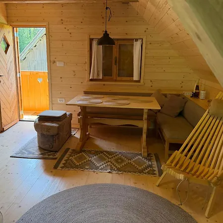 Praprotnica Pokljuka 木屋 *